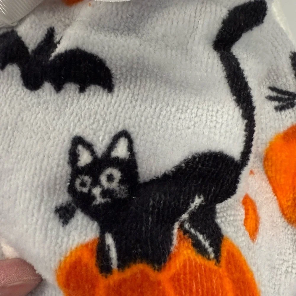 NWT Peri Homes Halloween Black Cats & Pumpkins Hand Towels Set Of 2 Plush Towel